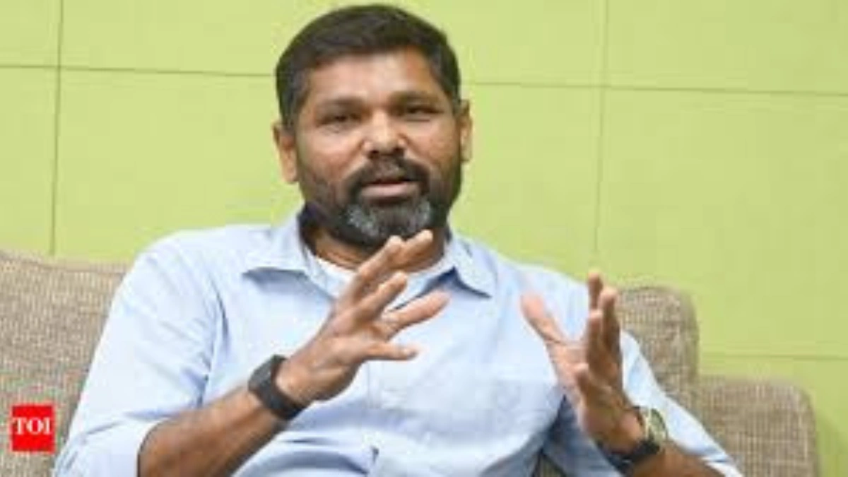 How did Girish fund Freshworks in its early days?