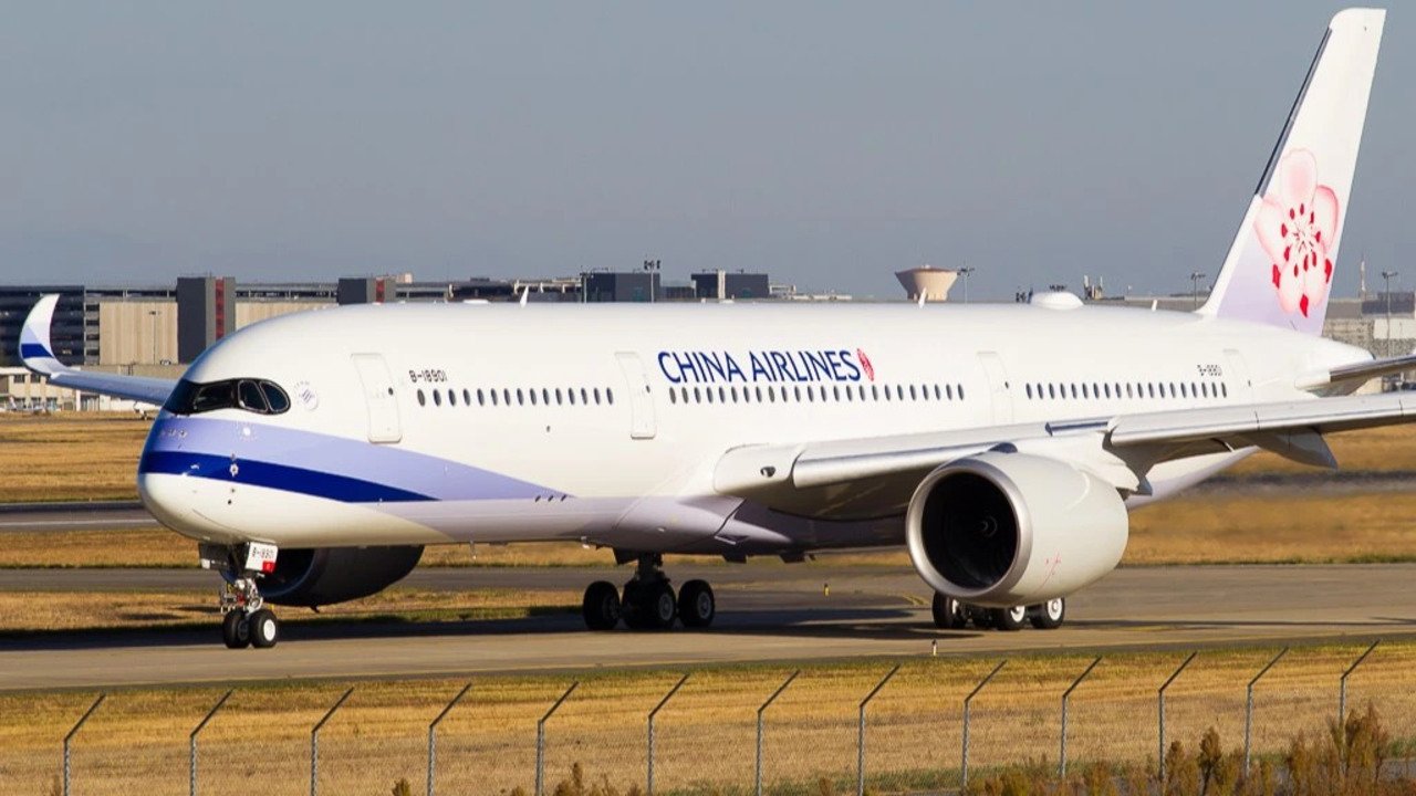China Airlines Premium Economy Seats, Perks & Review 2025.